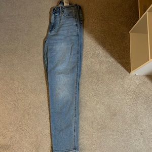Hollister, w27 l27, light washed mom jeans